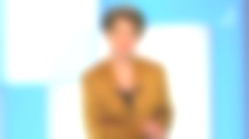 The jacket of silk short zip on the front of Melanie Taravant in C to tell the 14.05.2020