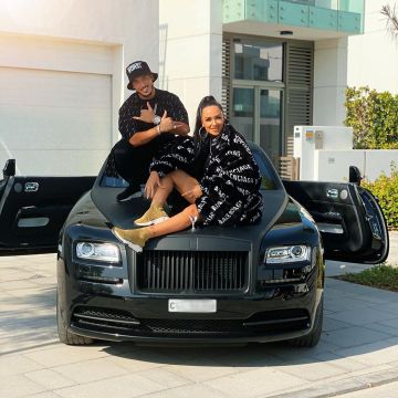 Le manteau noir Balenciaga de Jazz Correia sur son compte Instagram @jazztvshow