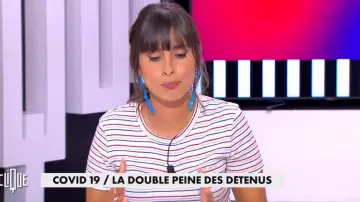 The tee shirt striped love off-white of Emilie Papathéodorou in Click the 14.05.2020