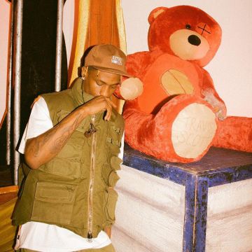 Gorra de sombrero marrón de AstroWorld usada por Flame / Travis Scott en su cuenta de Instagram @travisscott