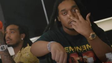 Rolex Yel­low Gold & Green Di­al 'Cos­mo­graph Day­ton­a' worn by Takeoff in Taco Tuesday music video by Migos
