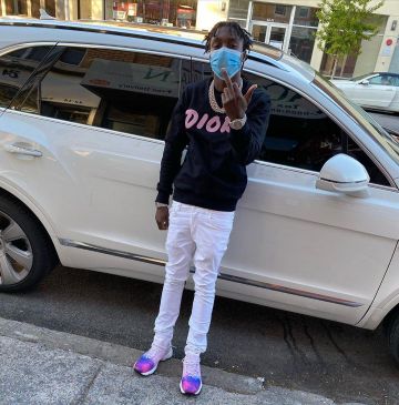 Dior Pink and Blue Tie-Dye Print Sneakers usadas por Lil Tjay en su cuenta de Instagram @liltjay