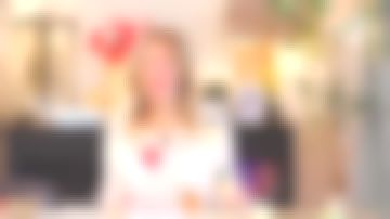 Le pull fruits de Agathe Lecaron dans La maison des maternelles