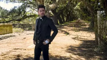 Camisa Snap Black usada por Jesse Custer (Dominic Cooper) en Preacher (Temporada 3 Episodio 2)