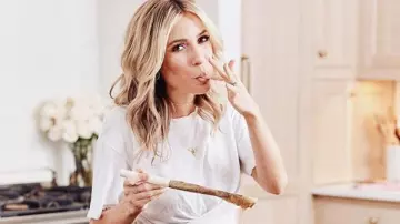 White tie back crop top t-shirt worn by Kristin Cavallari in Very Cavallari