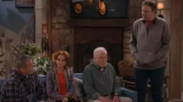 Grey Hood­ed Sweat­shirt worn by Don Burns (Kevin Nealon) in Man with a Plan Season 4 Episode 9