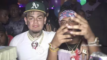 Sombrero verde de atletismo de Oakland usado por 6ix9ine en Tati feat. DJ SpinKing (WSHH Exclusive - Official Music Video)