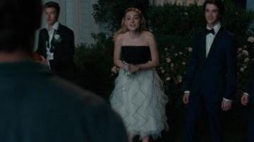 Vestido de fiesta con volantes sin tirantes usado por Taylor Otto (Meg Donnelly) en American Housewife Temporada 4 Episodio 20