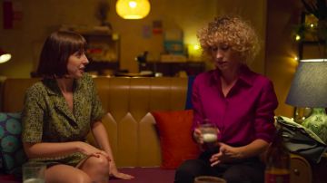 The shirt smooth fuchsia of Nerea (Teresa Riott) in Valeria (Season 1)