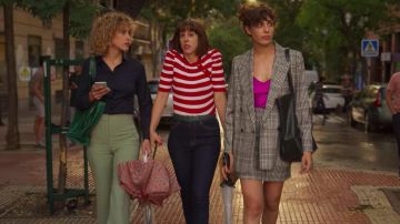 The pants mint Nerea (Teresa Riott) in Valeria (S01)