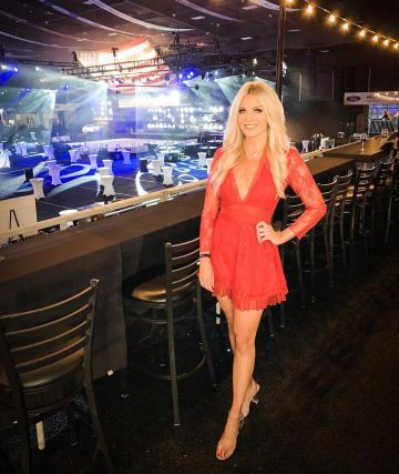 Camille Clear San­dal of McKenna Wesley on the Instagram account @thebubblyblonde