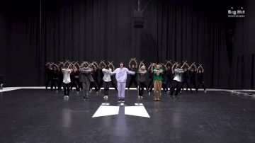 The tracksuit Jin in the YouTube video [CHOREOGRAPHY] BTS (방탄소년단) ‘ON’ Dance Practice