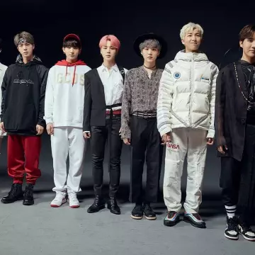 The white shirt of Park Ji-min on the account instagram of @bts_bangtan_fr