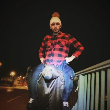 The plaid shirt worn by Joyca on his account Instagram @joyca 