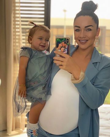 La veste blazer bleu de Jazz Correia sur son compte Instagram @jazztvshow