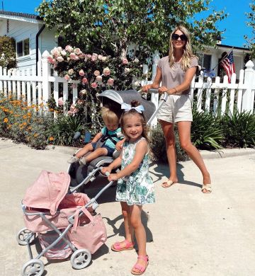 Greece Slides of Ashley Tarkington Jackel on the Instagram account @ashnfashn