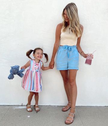 Den­im Pa­per-bag Shorts of Ashley Tarkington Jackel on the Instagram account @ashnfashn