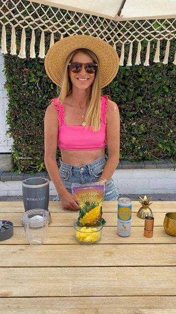 Parker Vintage Loose Fit Cutoff Shorts de Ashley Tarkington Jackel en la cuenta de Instagram @ashnfashn