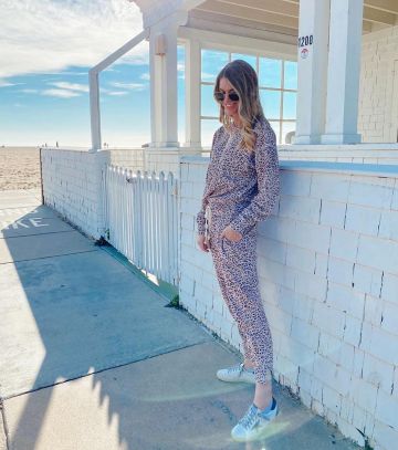 Hexag­o­nal Flat Lens Sun­glass­es of Ashley Tarkington Jackel on the Instagram account @ashnfashn