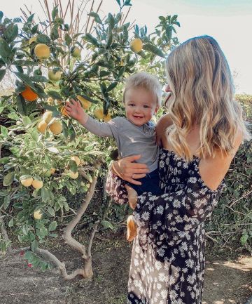 Daisy Imprimer Smockée Midi Robe de Ashley Tarkington Jackel sur l'Instagram account @ashnfashn