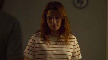 La marinière rouge et blanche de Valeria (Diana Gómez) dans Valeria (S01E06)