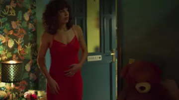 La nuisette rouge de Lola (Silma López) dans Valeria (S01E06)