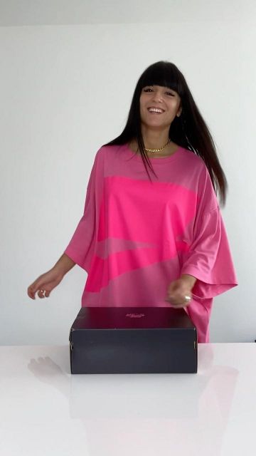 The dress oversize pink Nike worn by Lenna Vivas on his account Instagram @lenna.vivas