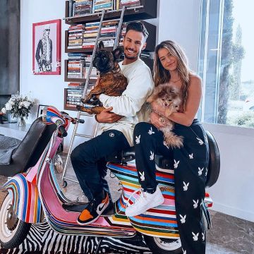 The jogging pants black Playboy Lea Elui on his account Instagram @leaelui