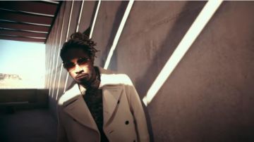 Burberry Striped Cuff Pea Coat usado por Future en el video musical oficial de Tycoon