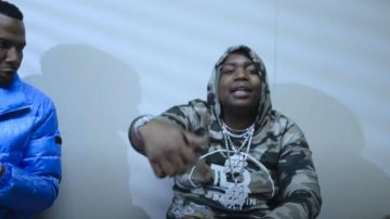 Balmain camuflaje-estampado Hoodie usado por Moneybagg Yo en Boffum music video feat. Grandes 30