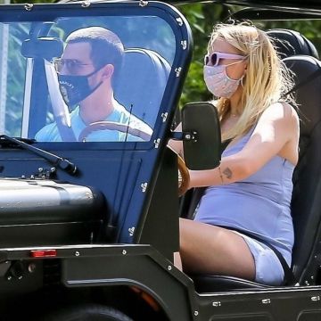 Sanctuary Clothing Pack Fashion PPE Máscaras usadas por Sophia Turner Los Ángeles 16 de mayo de 2020