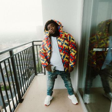 Dolce & Gabbana punch-hole low-top Sneak­ers worn by Rod Wave on his Instagram account @rodwave