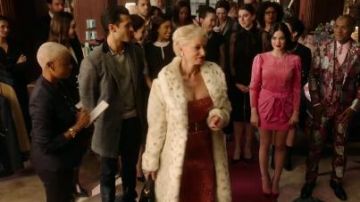Noeud rose Jupe portée par Katy Keene (Lucy Hale) à Katy Keene Saison 1 Épisode 13