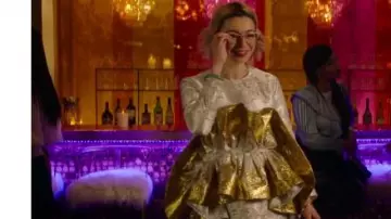 Jacquard Robe à Volants porté par le Poivre Smith (Julia Chan) en Katy Keene Saison 1 Épisode 13