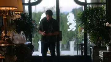 Navy Trousers worn by Steve Wood (James Marsden) in Dead to Me Season 2 Episode 10