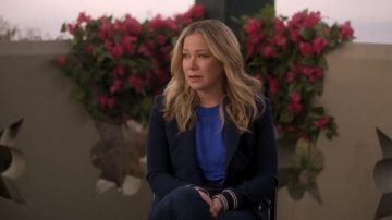 Hammered Blue T-Shirt worn by Jen Harding (Christina Applegate) in Dead to Me Season 2 Episode 10