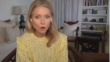 Faithfull the brand Flo­ral Print Dress worn by Kelly Ripa on LIVE with Kelly and Ryan May 15, 2020