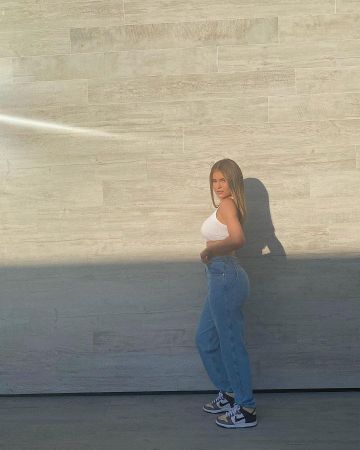 Eckhaus Latta Faded High Rise Jeans usados por Kylie Jenner Foto de Instagram 16 de mayo de 2020