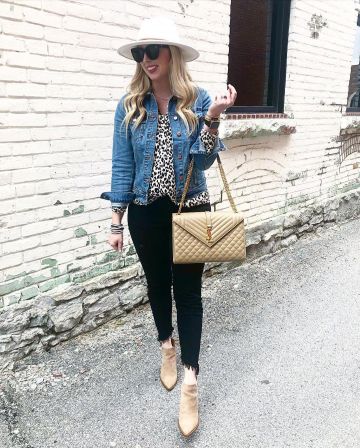 Détendu Liste Chemisier de Kelssey Layton sur l'Instagram account @kelsslayt