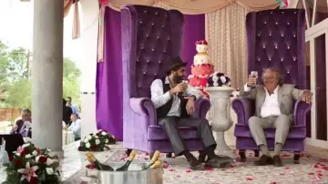 The chairs, purple Jean-Etienne (Christian clavier) in With open arms