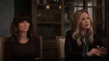 Black Blazer worn by Jen Harding (Christina Applegate) in Dead to Me Season 2 Episode 10