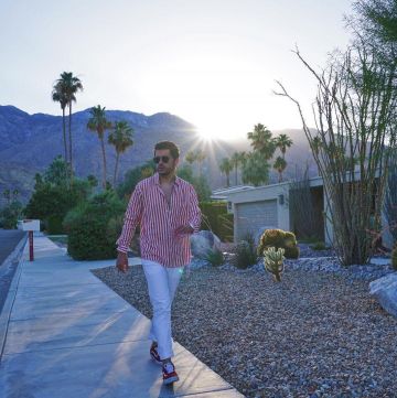 The pair of sneakers Old Skool Charles on his account Instagram @charles_uwg