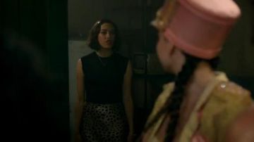 Leopard, Jupes Midi portés par Emma (Mishel Prada) dans Vida Saison 3 Épisode 4
