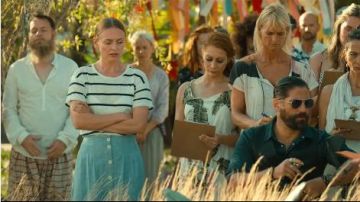 Den­im Cham­bray Mi­di Skirt worn by Zoe Walker (Laura Haddock) in White Lines Season 1 Episode 2