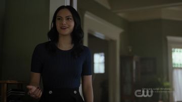 Bleu t-shirt porté par Veronica Lodge (Camila Mendes) à Riverdale (S03E21)