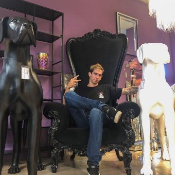 The sneakers Vans Old Skool Pro of Vodka on his account Instagram @vodkirl