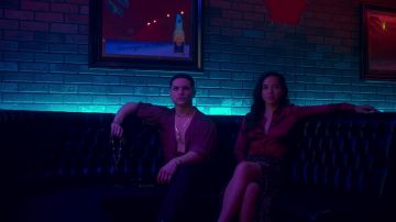 La chemise portée par Augusto Aguilera dans Too Old to Die Young (Saison 1 Épisode 10)