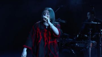 Black and red 'thread sweater' worn by Billie Eilish for her live Performance at Jim­my Kim­mel Live