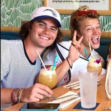 La gorra New Era de Orlando Magic usada por Chase Stokes en el set de la serie Outer Banks