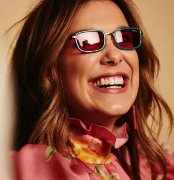 Les lunettes de soleil MBB x Vogue eyewear portés par Millie Bobby Brown sur son compte Instagram @milliebobbybrown